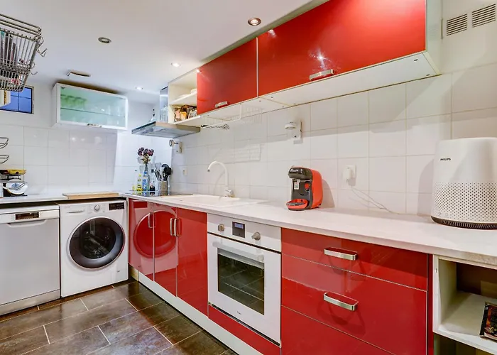 House - Maison Entiere Et Son Jardin - Rare A Paris