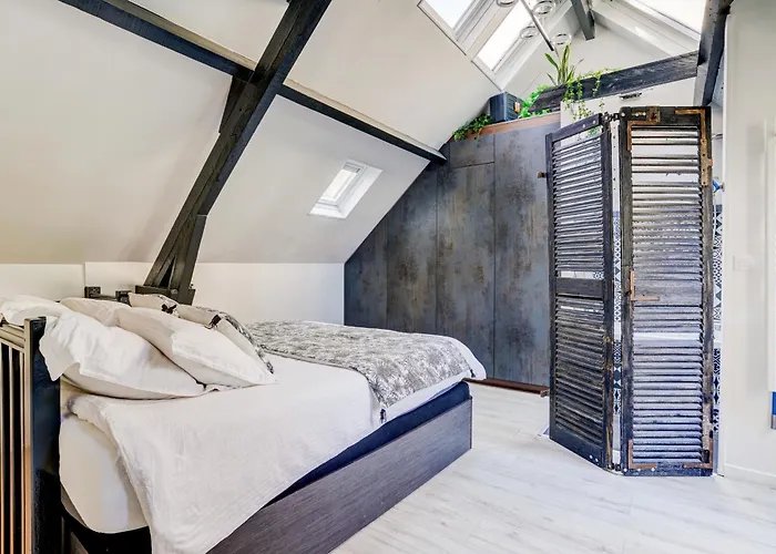 House - Maison Entiere Et Son Jardin - Rare A * Paris