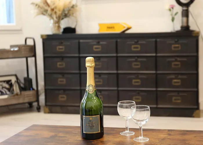 House - Maison Entiere Et Son Jardin - Rare A Paris