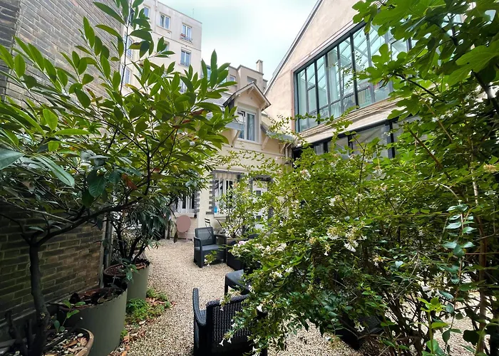 House - Maison Entiere Et Son Jardin - Rare A * Paris