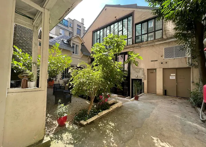 House - Maison Entiere Et Son Jardin - Rare A *