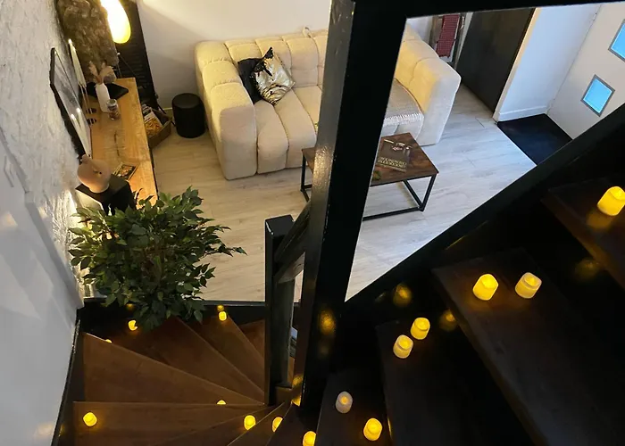 House - Maison Entiere Et Son Jardin - Rare A Paris